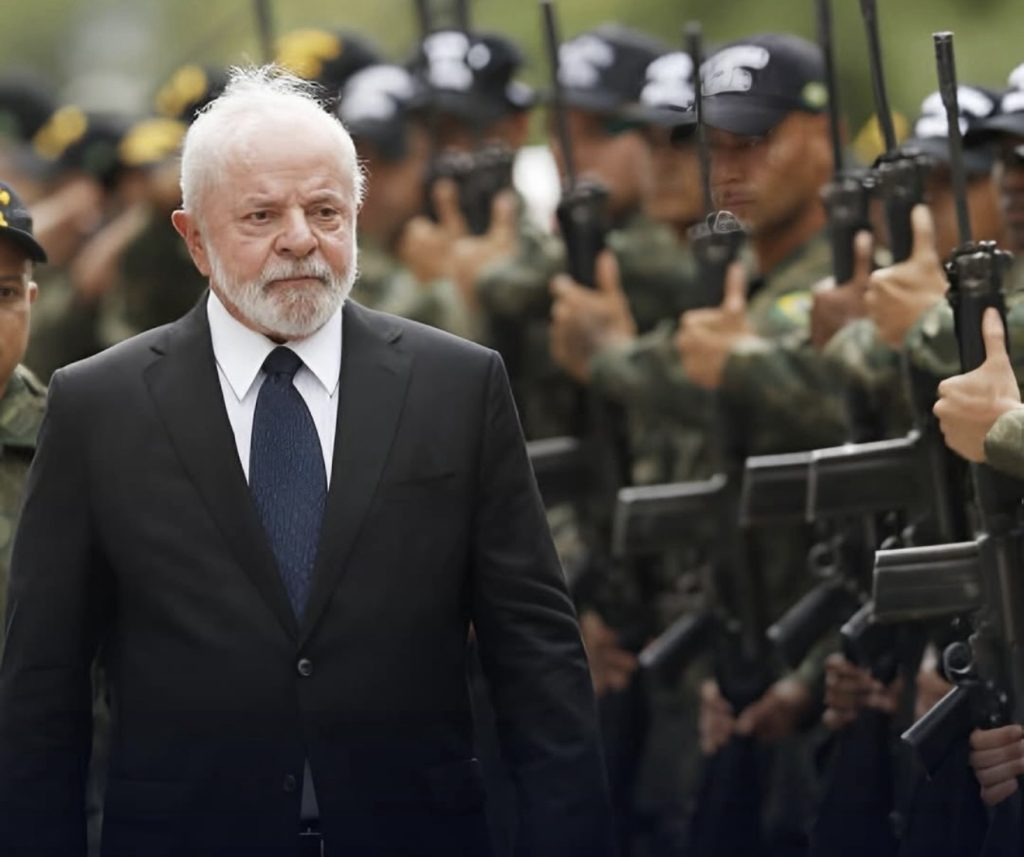 LULA DIZ QUE BRASIL PRECISA SE PREPARAR MILITARMENTE E CITA RISCO DE INVASÃO
