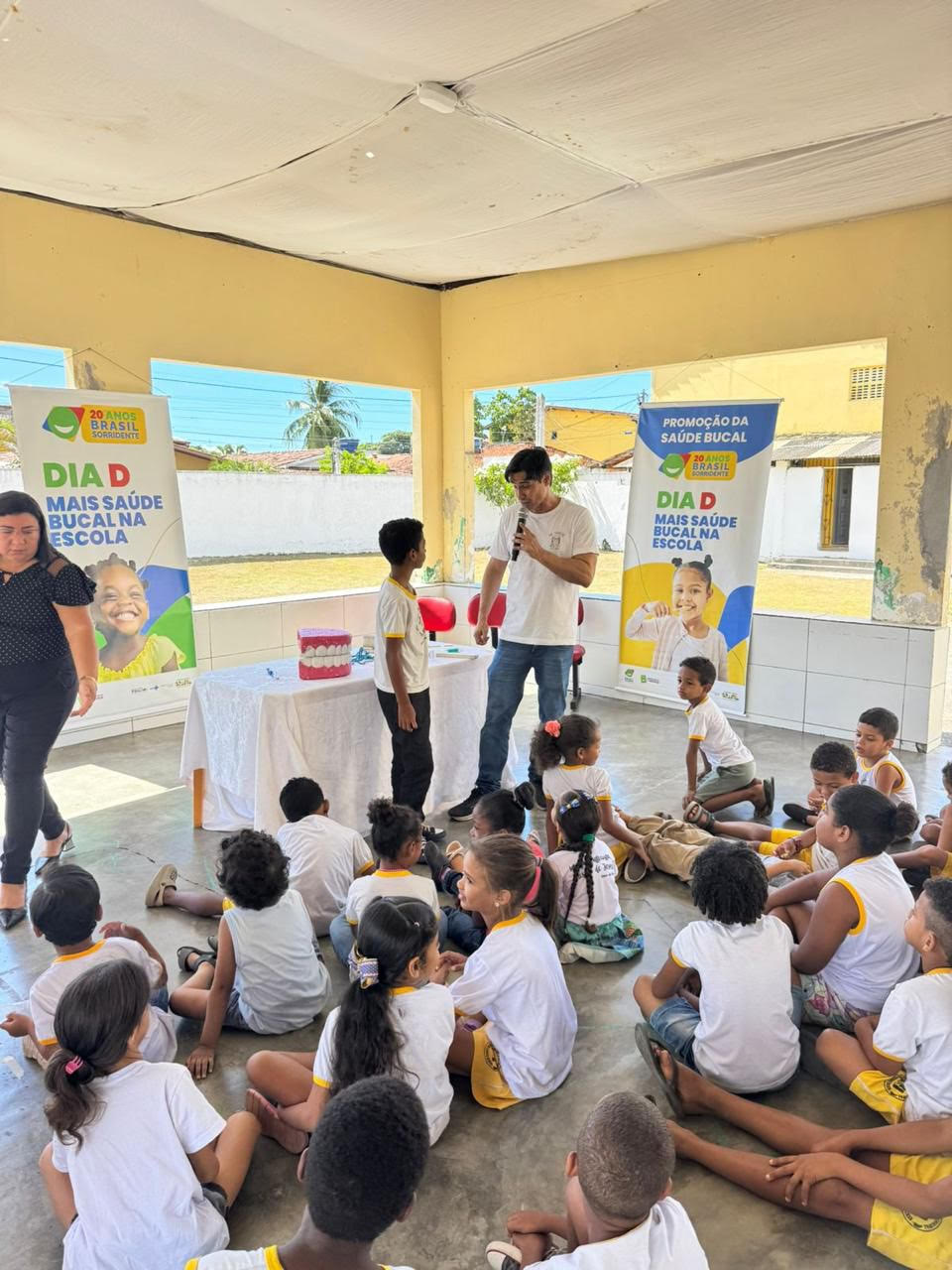 Prefeitura de Ilhéus celebra o Dia Mundial da Saúde Bucal com mobilização educativa em escola