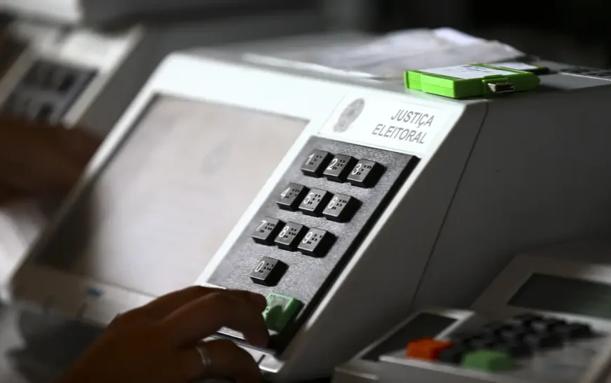 Onze governadores renunciam para disputar eleições de outubro