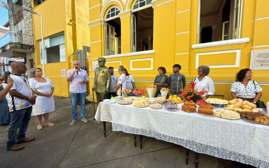 Prefeitura apresenta reforma da Casa de Cultura Jorge Amado a guias de turismo de Ilhéus