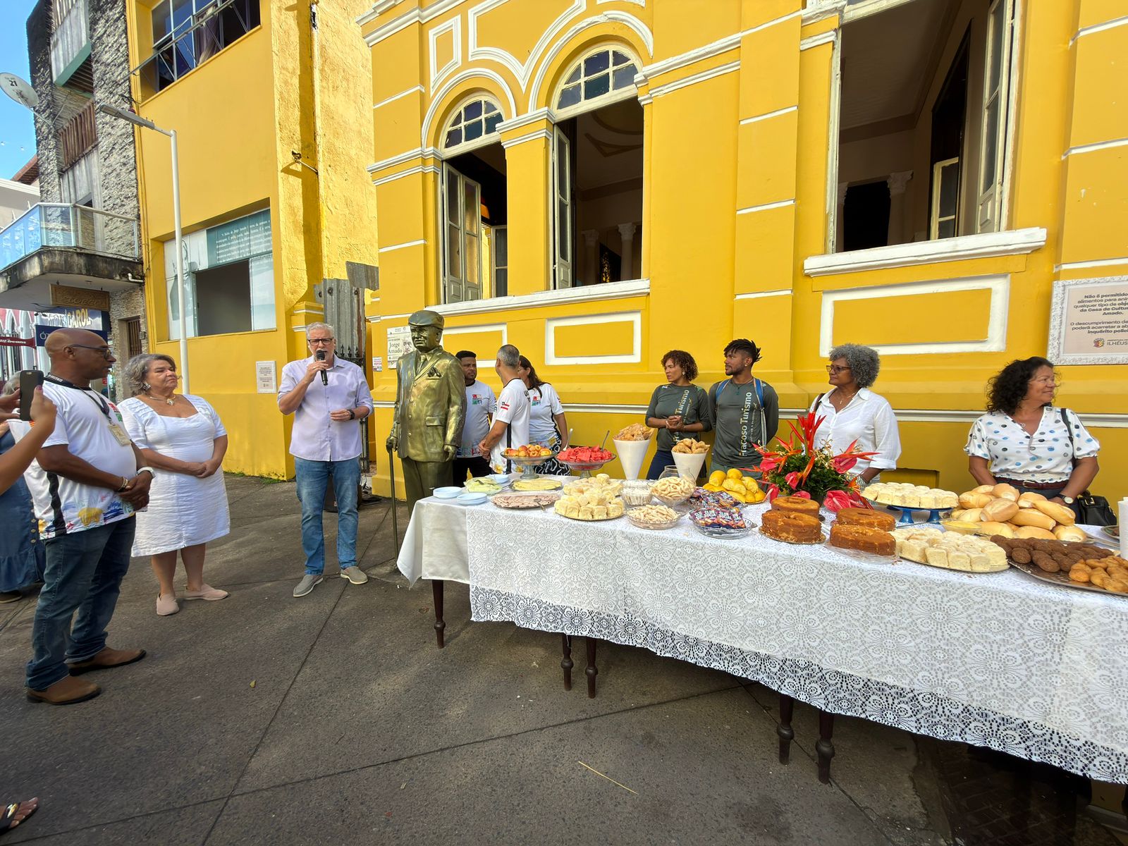 Prefeitura apresenta reforma da Casa de Cultura Jorge Amado a guias de turismo de Ilhéus