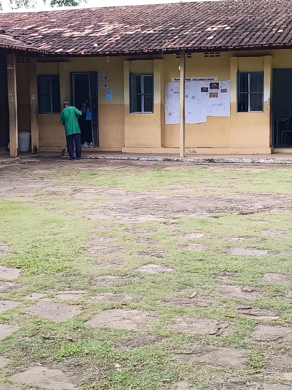 Escola do Banco da Vitória recebe serviços de manutenção da área externa