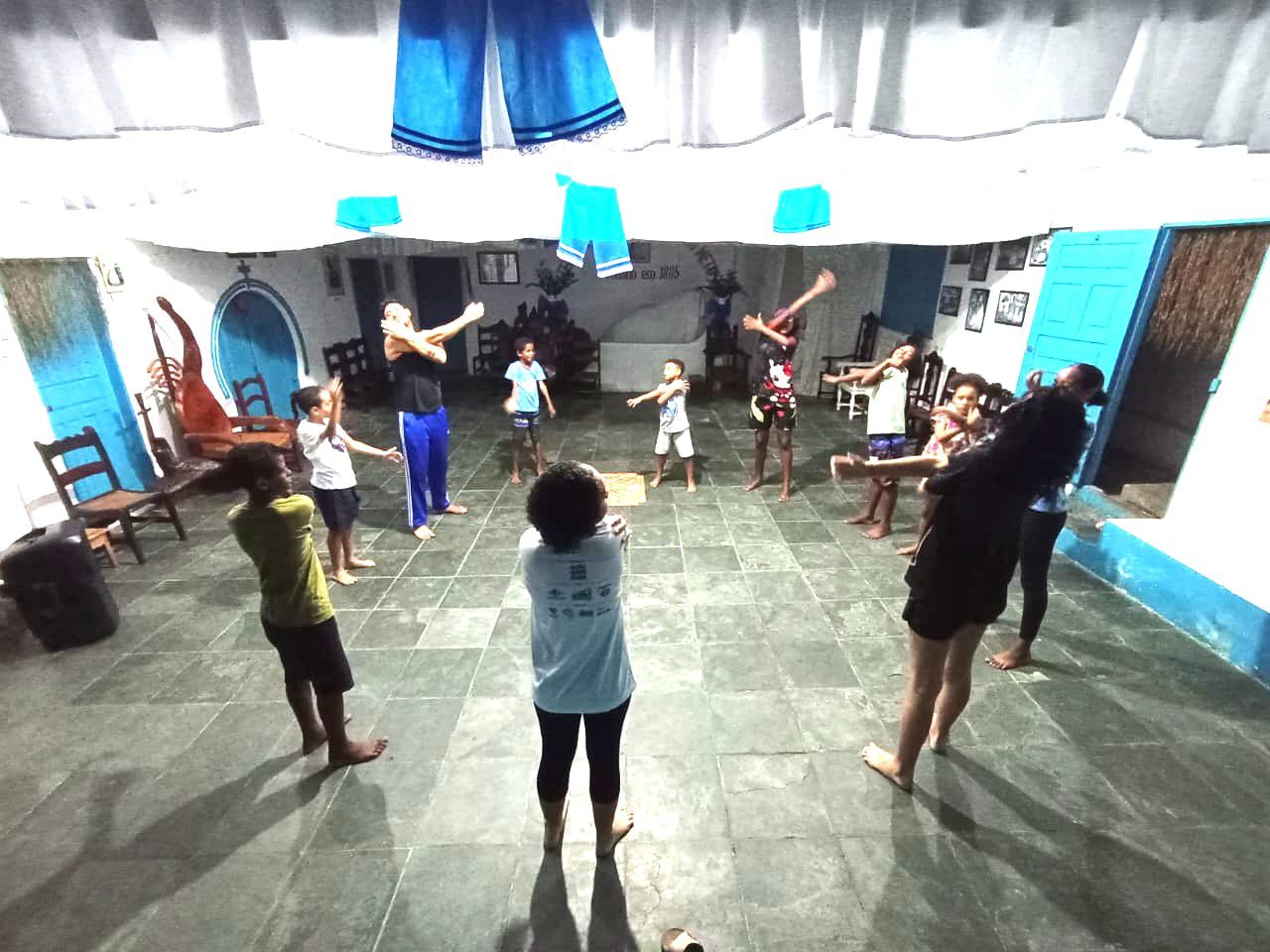 Teatro Popular de Ilhéus realiza oficinas gratuitas para adolescentes no bairro da Conquista