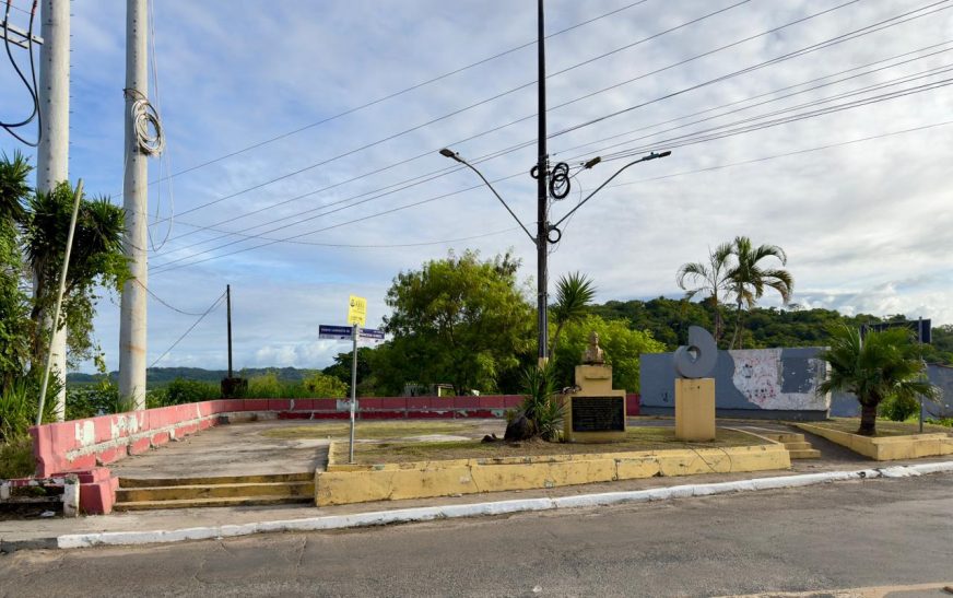 Prefeitura alerta empresas a retirarem cabeamento da Praça Lomanto Júnior até dia 25 de maio