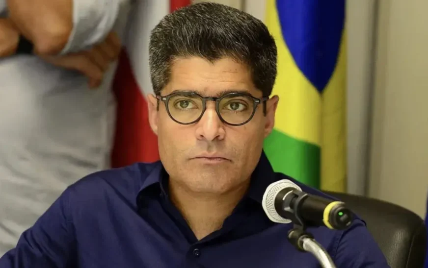 TRE-BA determina remoção de publicação de ACM Neto com imagem gerada por IA e vê indícios de propaganda eleitoral antecipada