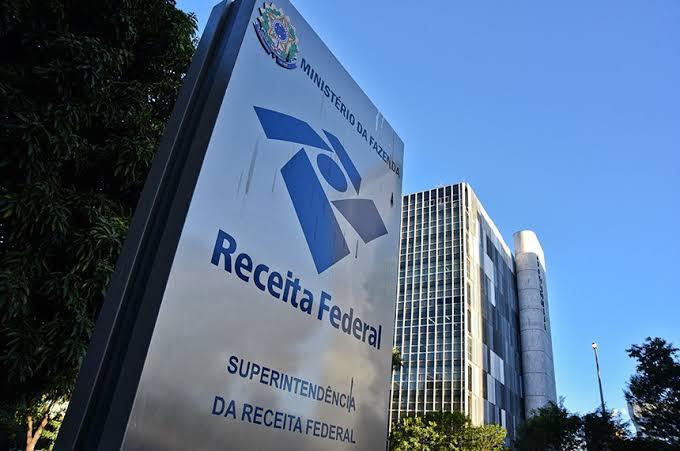 Receita paga nesta terça maior lote de restituição do IR da história