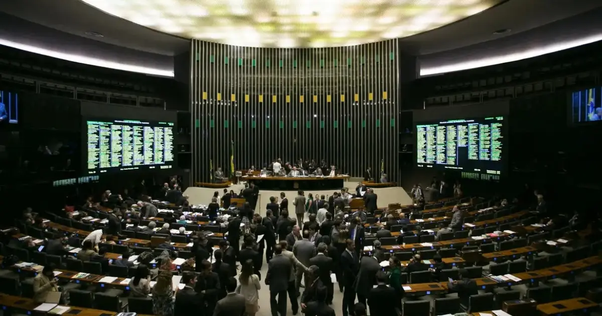 Projeto de lei cria disputa entre sindicatos e associações por representação de servidores