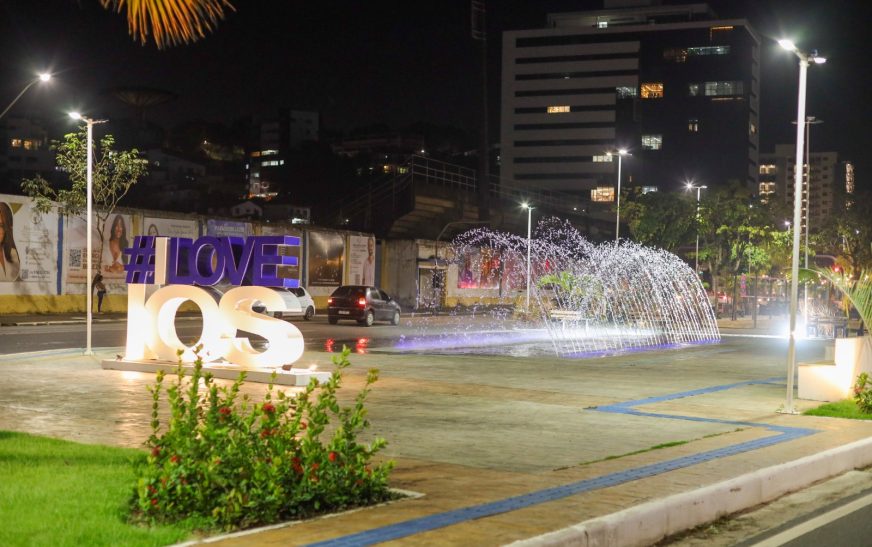 Túnel de água luminosa da Praça Misael Tavares passa a funcionar com novos horários