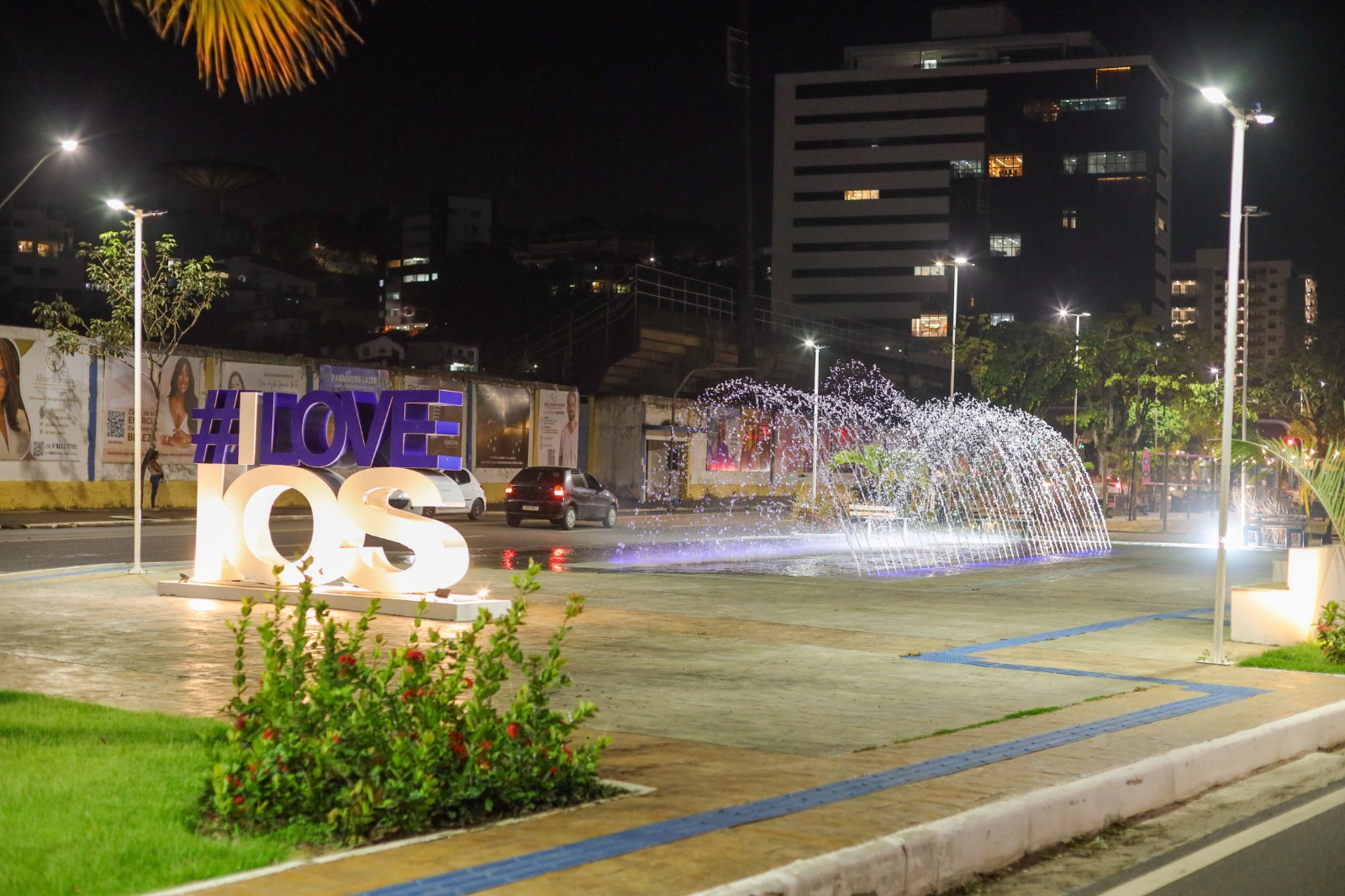 Túnel de água luminosa da Praça Misael Tavares passa a funcionar com novos horários
