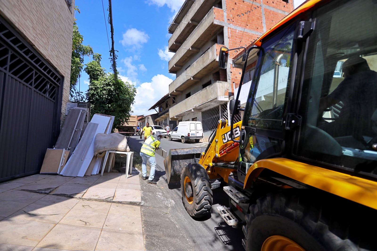 Operação “cata-treco” ajuda a manter bairros mais limpos e organizados