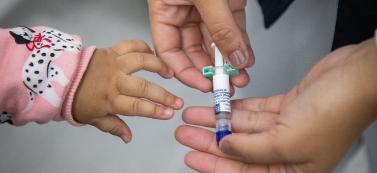 SUS passa a oferecer vacina Pneumo 20 para ampliar proteção contra pneumonia e meningite