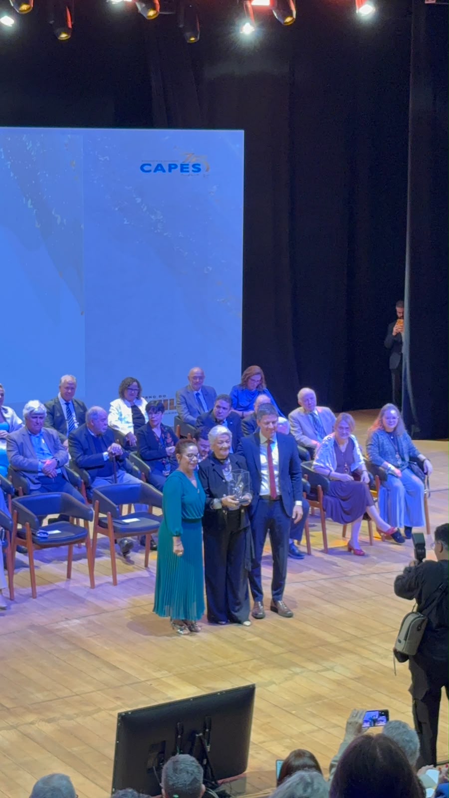 Professora da UFBA recebeu uma das maiores honrarias da educação brasileira e fez história como primeira enfermeira do país a conquistar o Prêmio Anísio Teixeira da CAPES