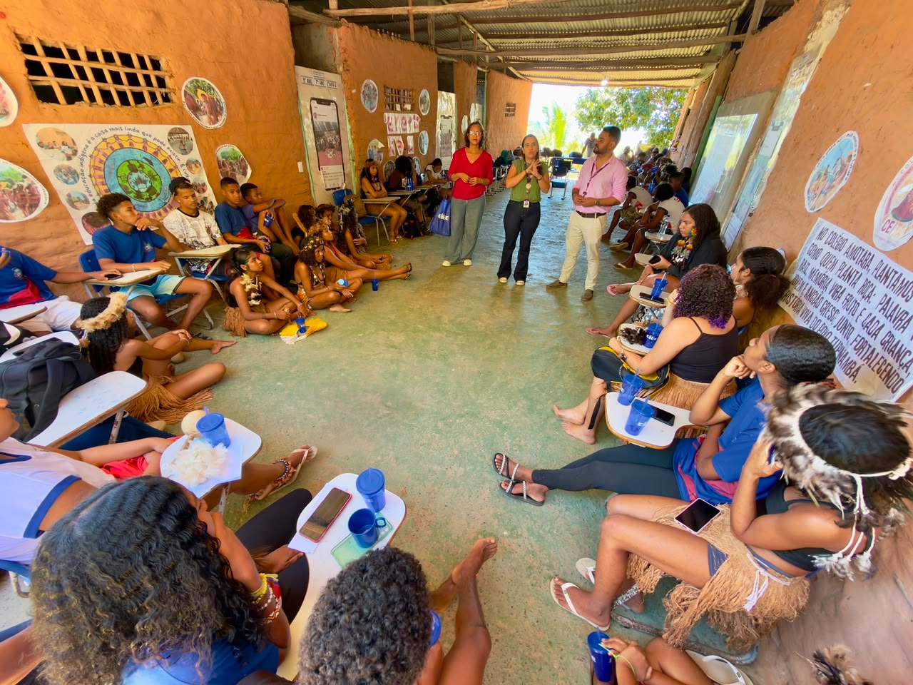 Jovens de Ilhéus participam de palestra e oficina sobre o primeiro emprego