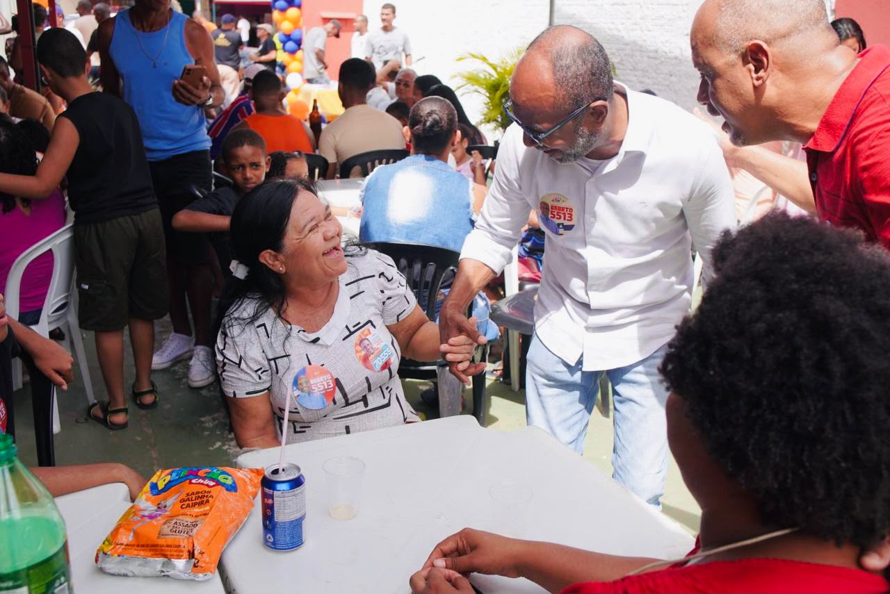 Bebeto almoça com moradores do Vilela e relembra participação na formação do bairro