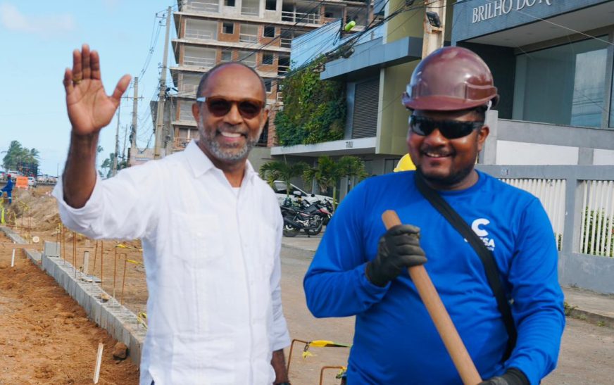 Bebeto acompanha andamento das obras da BA-001 e situação dos cabaneiros de Ilhéus