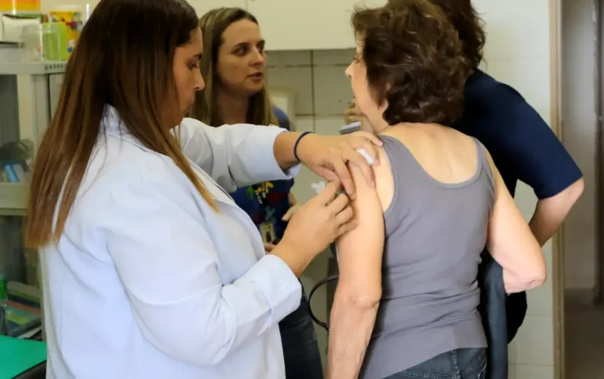 SUS amplia cobertura da vacina Pneumo 20 para maiores de 85 anos