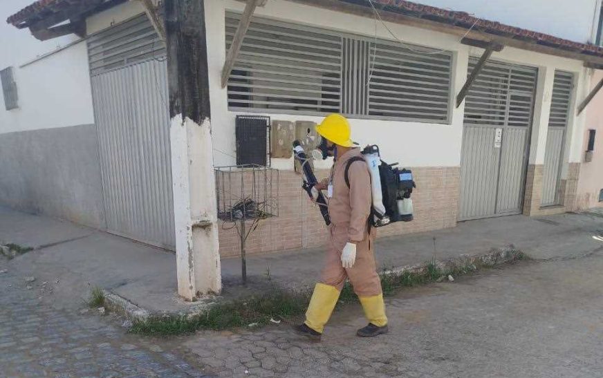 Prefeitura de Ilhéus intensifica bloqueio contra arboviroses com uso de máquinas costais