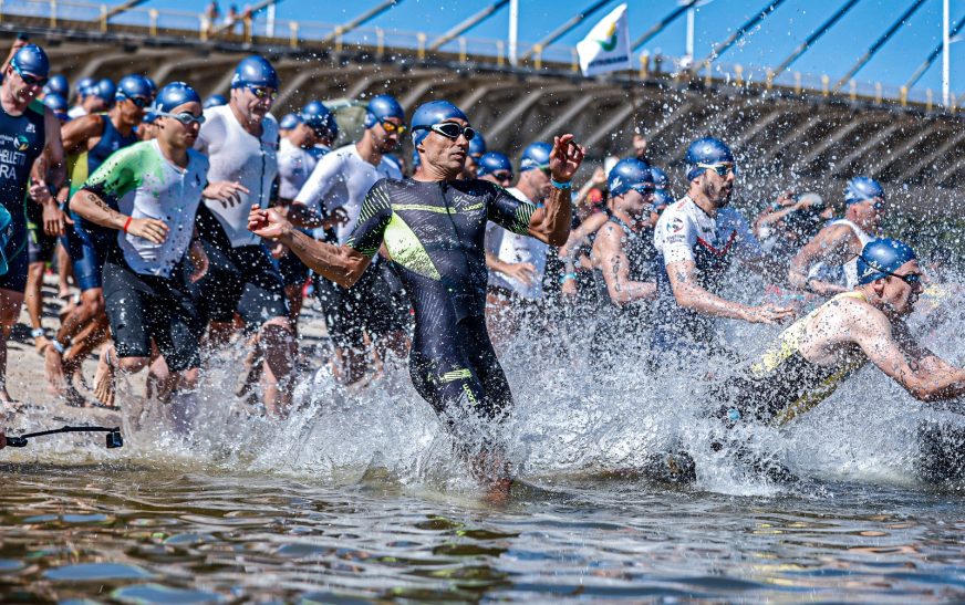 Atletas de diferentes países chegam a Ilhéus para disputa do Triathlon Cup International