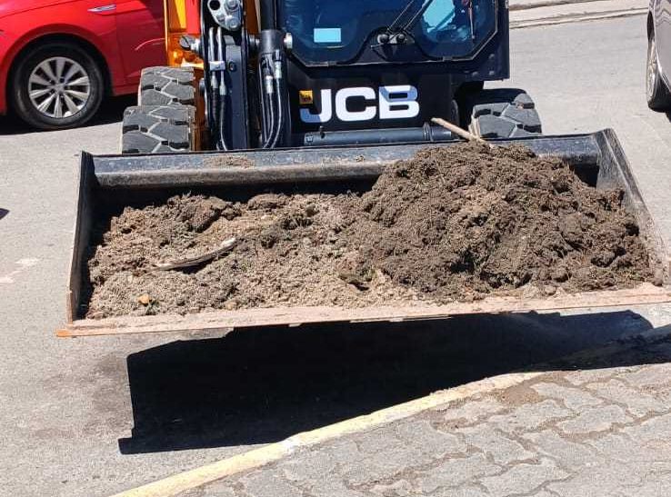 Prefeitura reforça manutenção de espaços públicos no Malhado  e Alto do Amparo