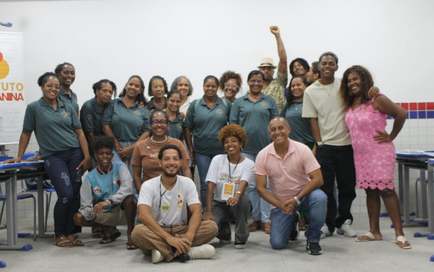 Circuito DiKebrada leva oficinas de escrita criativa para colégios estaduais e associação de Salvador