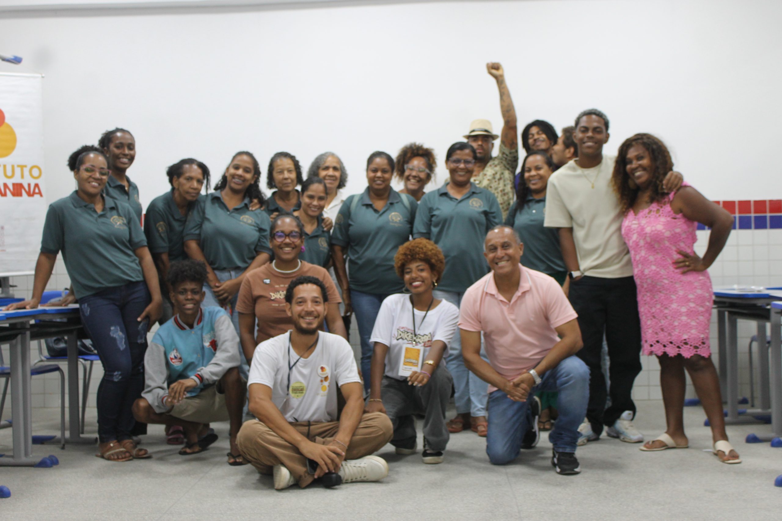 Circuito DiKebrada leva oficinas de escrita criativa para colégios estaduais e associação de Salvador