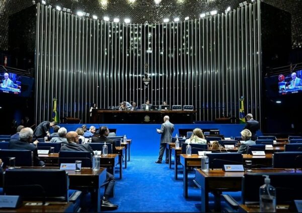 Senado vota fim da escala 6×1 nesta quarta-feira (14)